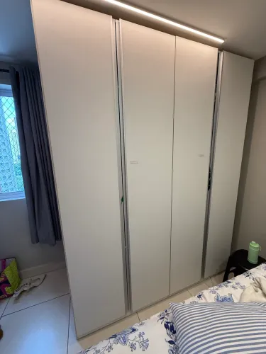 Guarda-Roupa 4 Portas em MDF - Muito Bem Dividido | Excelente Estado