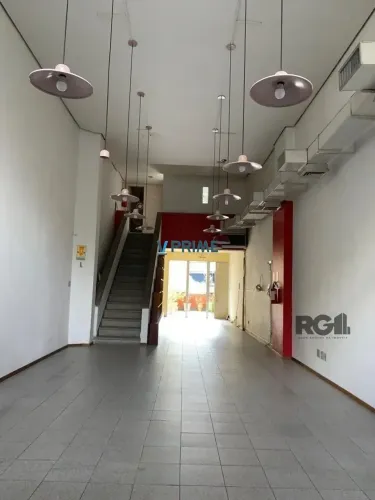 Loja comercial, disponível para venda e locação na Avenida Cristóvão Colombo