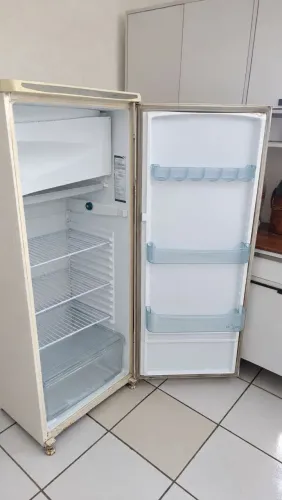 Geladeira DAKO