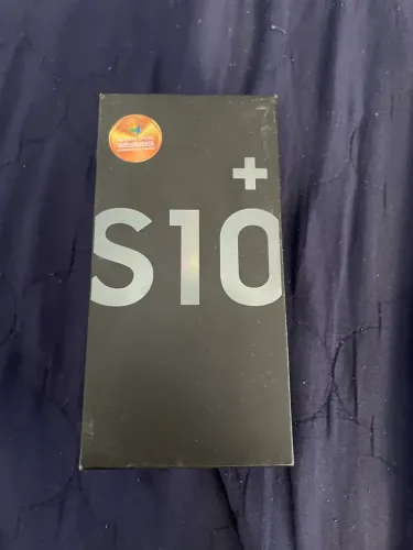 Samsung S10 + com a tela com um risco, mas o resto tudo funcionando 
