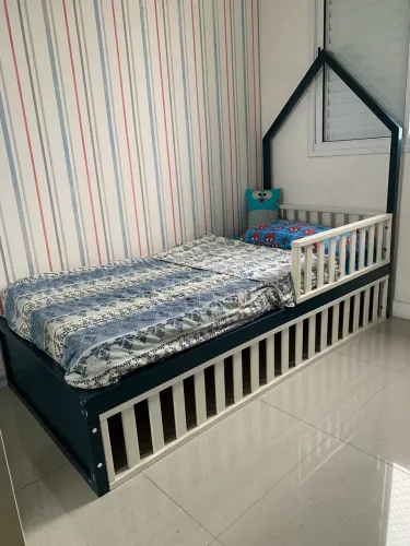 Cama montessori infantil.