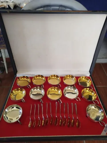 Lote de talheres e jogos de sobremesa peças antigas 