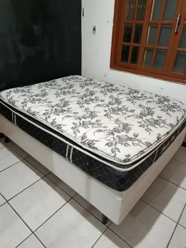Vende-se cama box casal 