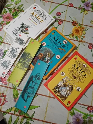 Box Clássicos Alice No País Das Maravilhas + Livro De Colorir + Poster