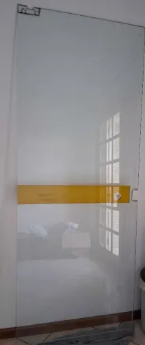 Porta em Vidro Incolor 