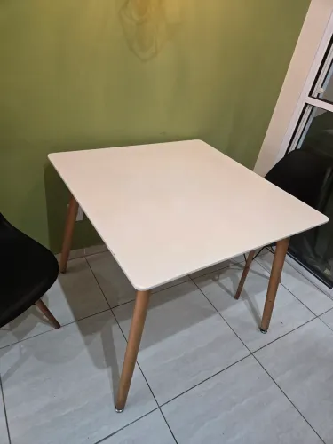Conjunto mesa quadrada e 2 cadeiras