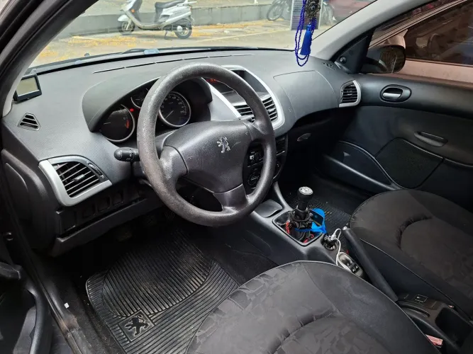 Peugeot 207 XR 1.4 Flex 8V 5P 2011