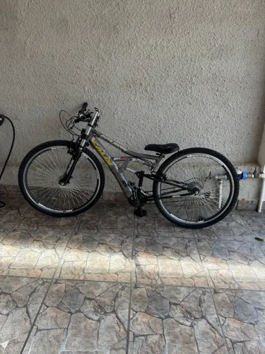Bicicleta rebaixada aro 26 Caloi 