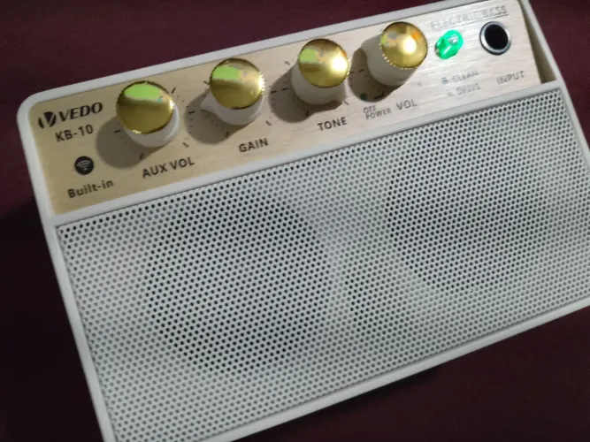 mini amplificador de guitarra e baixo para estudados tá ZERADA NA CAIXA
