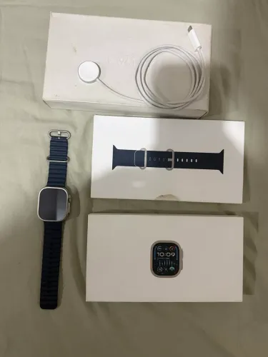 Apple Watch Ultra 2 titânio natural (com pulseira extra original)