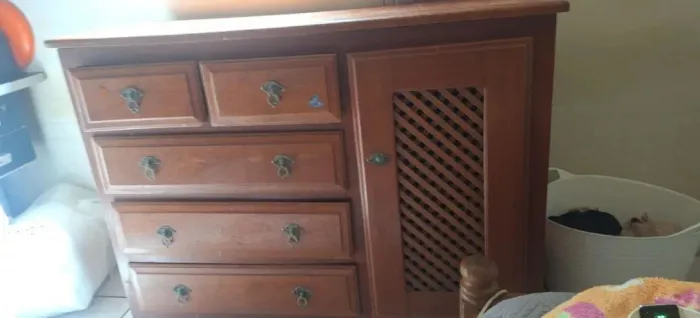 Cômoda de madeira