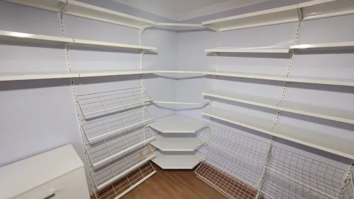 Sistema Modular de Cremalheiras para Closet, Loja ou Estoque