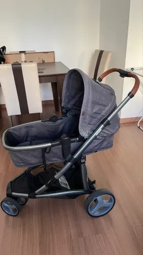 Carrinho Infanti com moisés