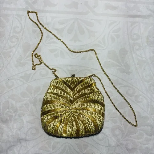 Bolsa vintage importada bordada.