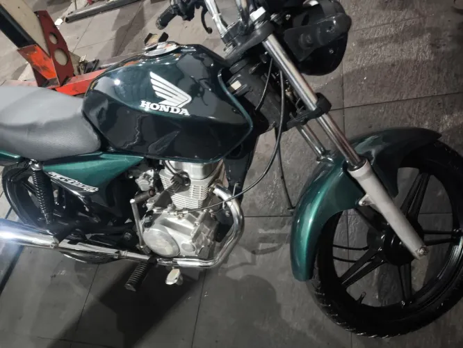 Titan 150 ano 2004