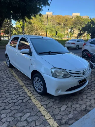 Toyota Etios X 1.3 Flex 16V 5P Mec. 2015
