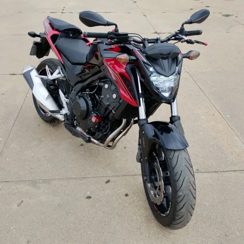 Moto Extra baixa quilometragem revisada pneus novos atração indaia original de fábrica.