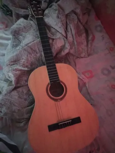 Violão com apenas 1 mês de uso, semi-novo 
