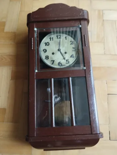 Relógio de parede antigo, marca Junghans.