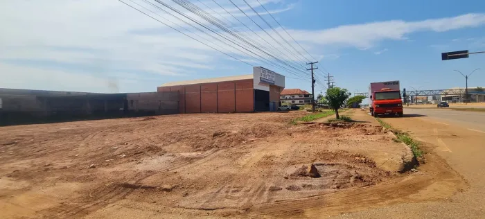 Terreno Localizado BR 364 de esquina med 40 por 25 / R$ 1.200.000,00