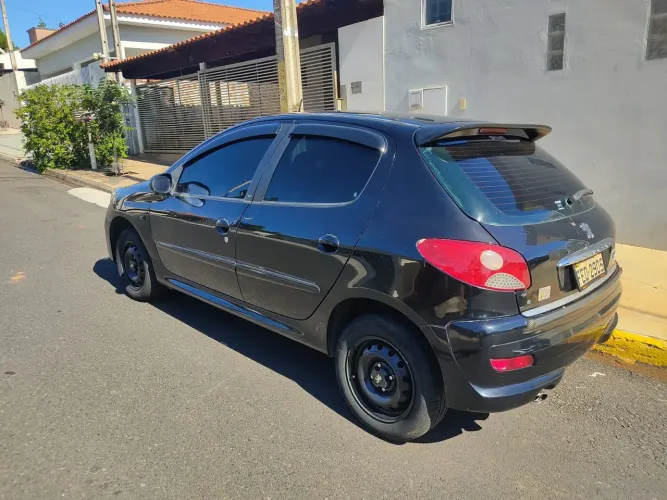 Peugeot 207 XR 1.4 Flex 8V 5P 2013