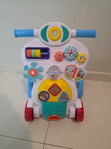 Andador infantil de empurrar