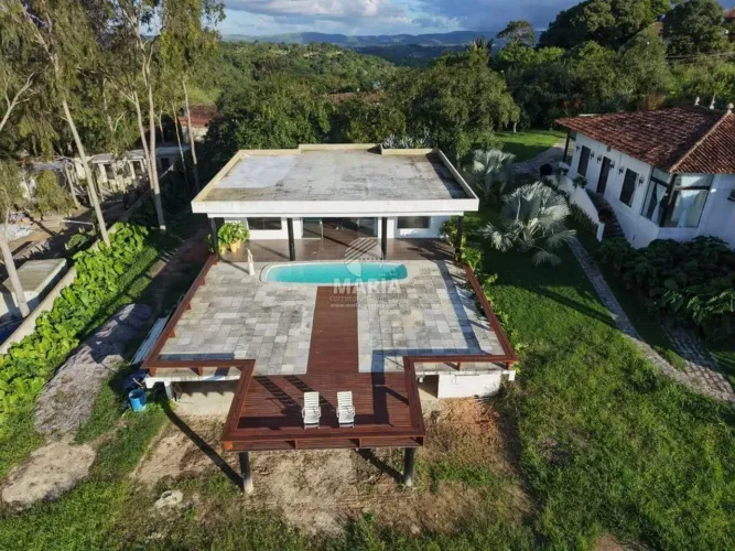 Casa fora de condomínio com 05 quartos e vista privilegiada à venda em Chã Grande/PE!
