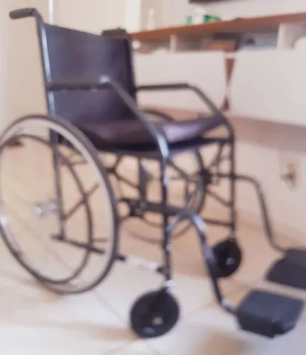 Vendo cadeira de rodas 