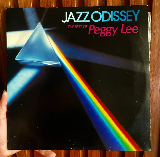Disco de Vinil visualmente parecido com Pink Floyd, Jazz Odissey the best of Peggy Lee