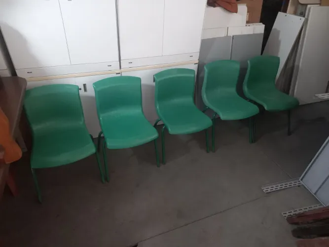 Lote de 70 cadeiras só 2800