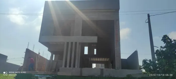 Construção do alicerce ao acabamento.