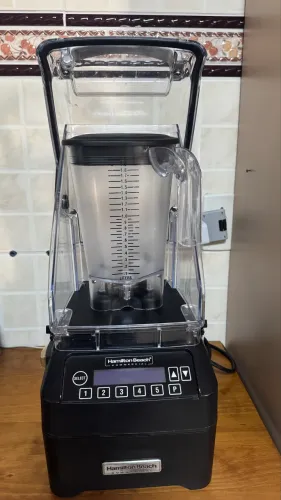 Blender Hamilton Beach Eclipse - Liquidificador industrial com com abafador de ruído.