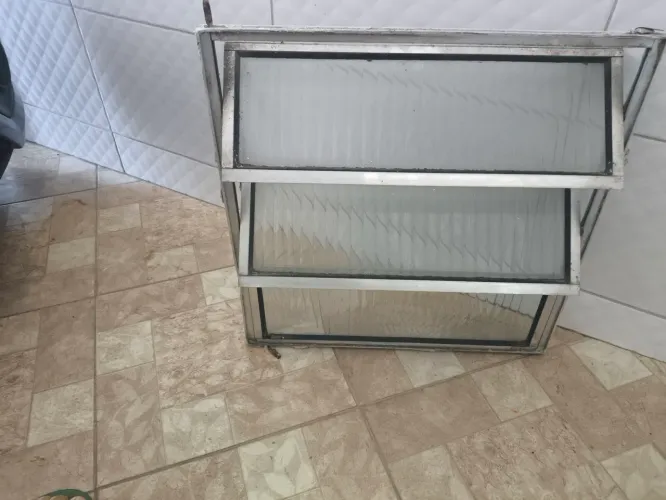 Vende Janela 60 X 60 funcionando perfeitamente!