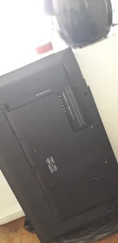 2tvs retirada de peças uma tela sem ta quebrada outra tela quebrada Vendo duas