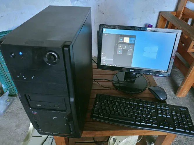 Pc de mesa , com monitor teclado mause e estabilizador