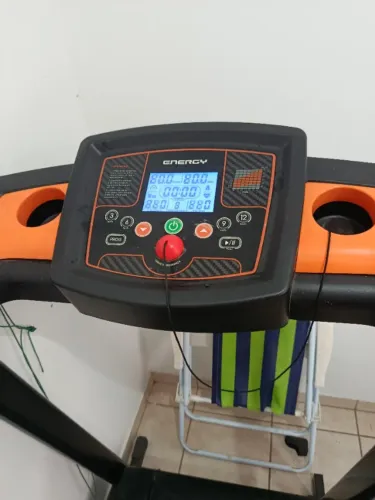 ESTEIRA ELÉTRICA DREAM FITNESS ENERGY BIVOLT 2.1. POUCOS MESES DE USO E FUNCIONANDO BEM.