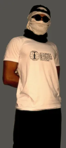 Camiseta "academia brasileira de ciências ocultas"