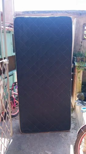 Vendo suporte cama box em perfeito estado e leva o colchão 150