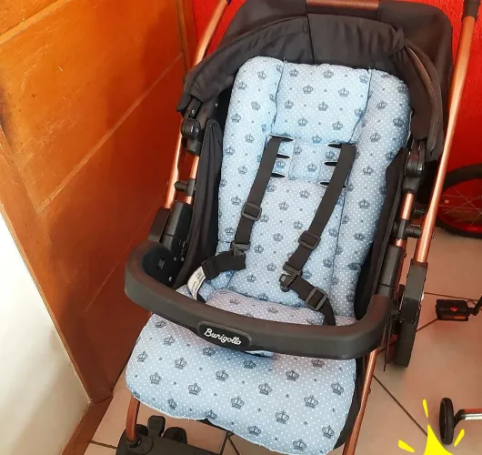 Carrinho de bebê burigotto e bebê conforto 