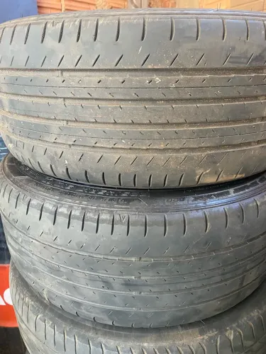 Pneu 225/45 17 semi novo