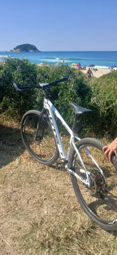 Bike aro 29 com garfo rígido e relação 1x12