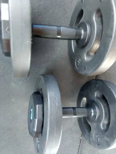 Kit de Dumbeels do 12 ao 30 kg com suporte