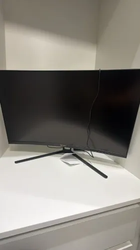 monitor para jogo e cadeira