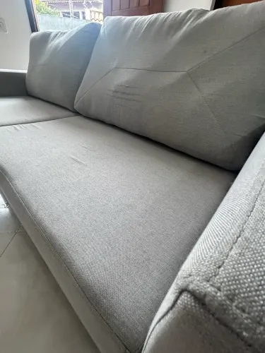 Sofá 3 Lugares em Linho Cinza com Pés em Madeira (Estilo Moderno)