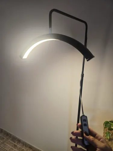 Vendo luminária meia Lua pouco usada