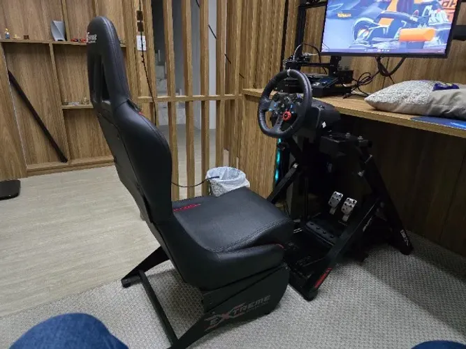 Logitech G920 + Cockpit Extreme Simracing com banco dobrável - conjunto completo