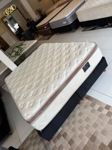 Colchão Queen EURO TOP SEMINOVO COM BASE - Entrego! 