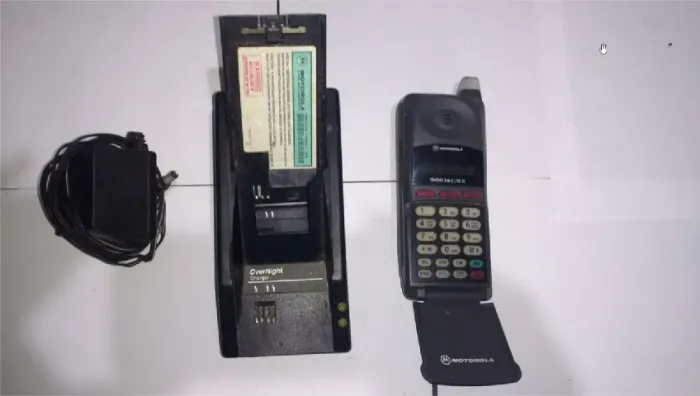 TTelefone Celular Antigo anos 90 Motorola Raridade ideal Para Coleção e decoração.