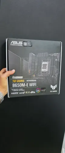 Vende novo lacrado Placa-Mãe ASUS TUF GAMING B650M-PLUS, AMD AM5 B650, mATX