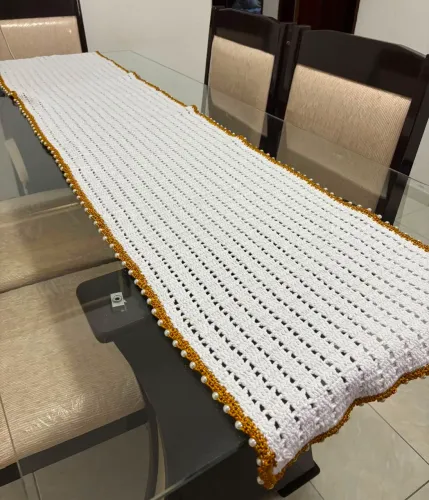 Passadeira de mesa em crochê